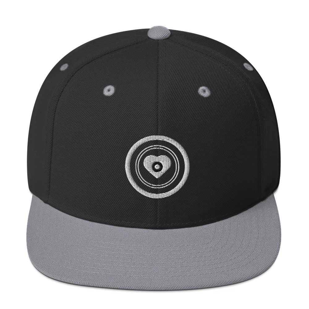 LFM 23 WHITE LOGO SNAPBACK