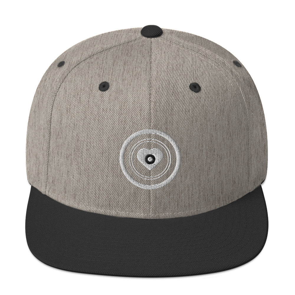 LFM 23 WHITE LOGO SNAPBACK