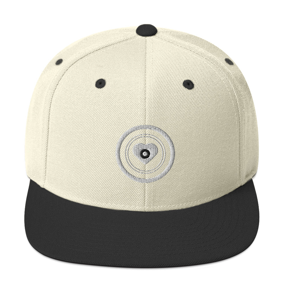 LFM 23 WHITE LOGO SNAPBACK