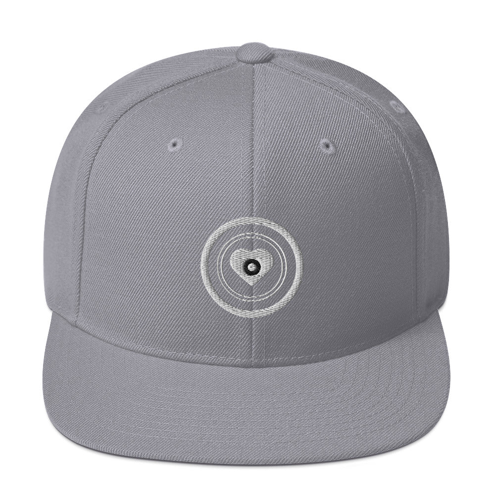 LFM 23 WHITE LOGO SNAPBACK